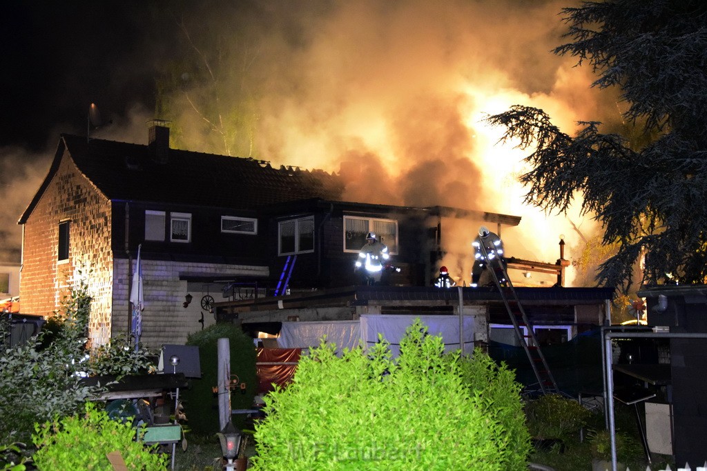 Grossfeuer Einfamilienhaus Siegburg Muehlengrabenstr P0076.JPG - Miklos Laubert